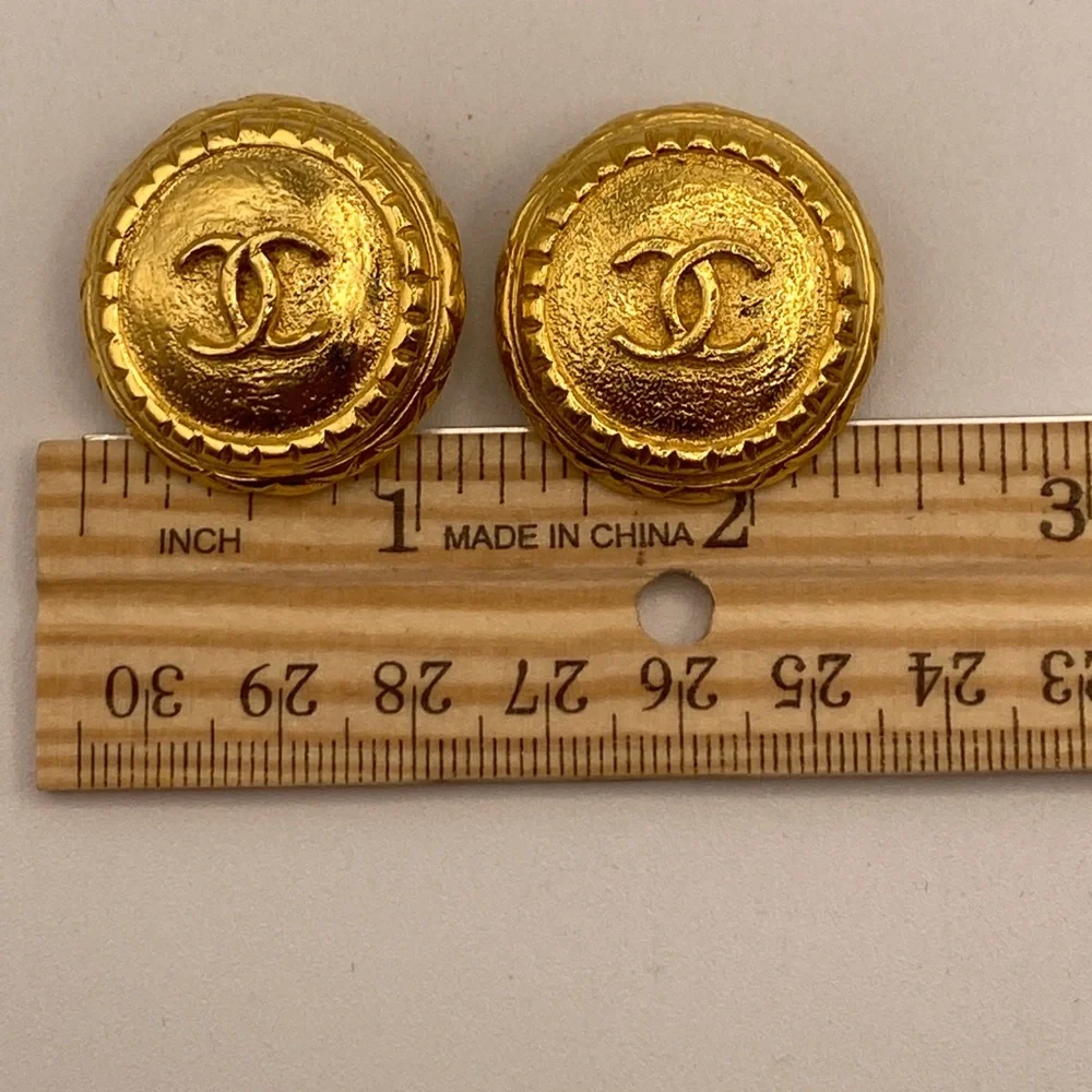 CHANEL Earrings AUTH Coco‎ Logo Mark CC Clip on Gold One Vintage Rare - Picture 4 of 11